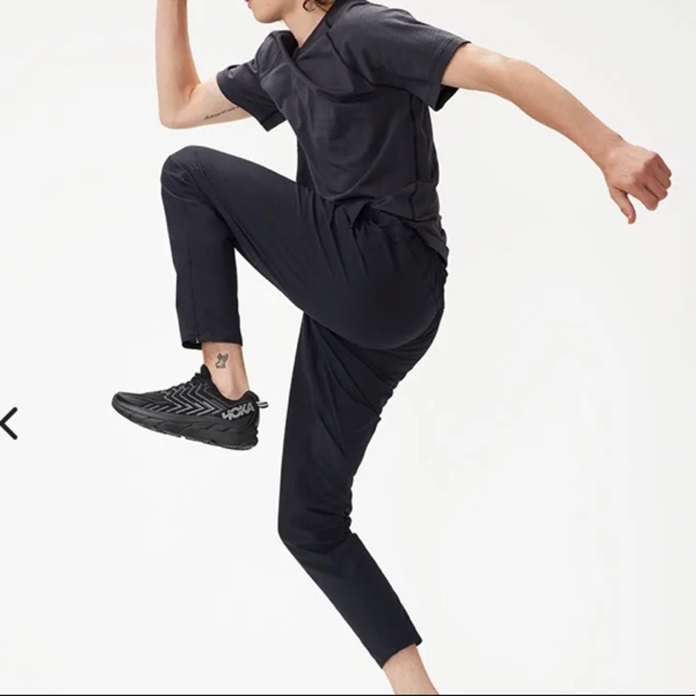 Outdoor Voices Men’s tapered ankle black pants